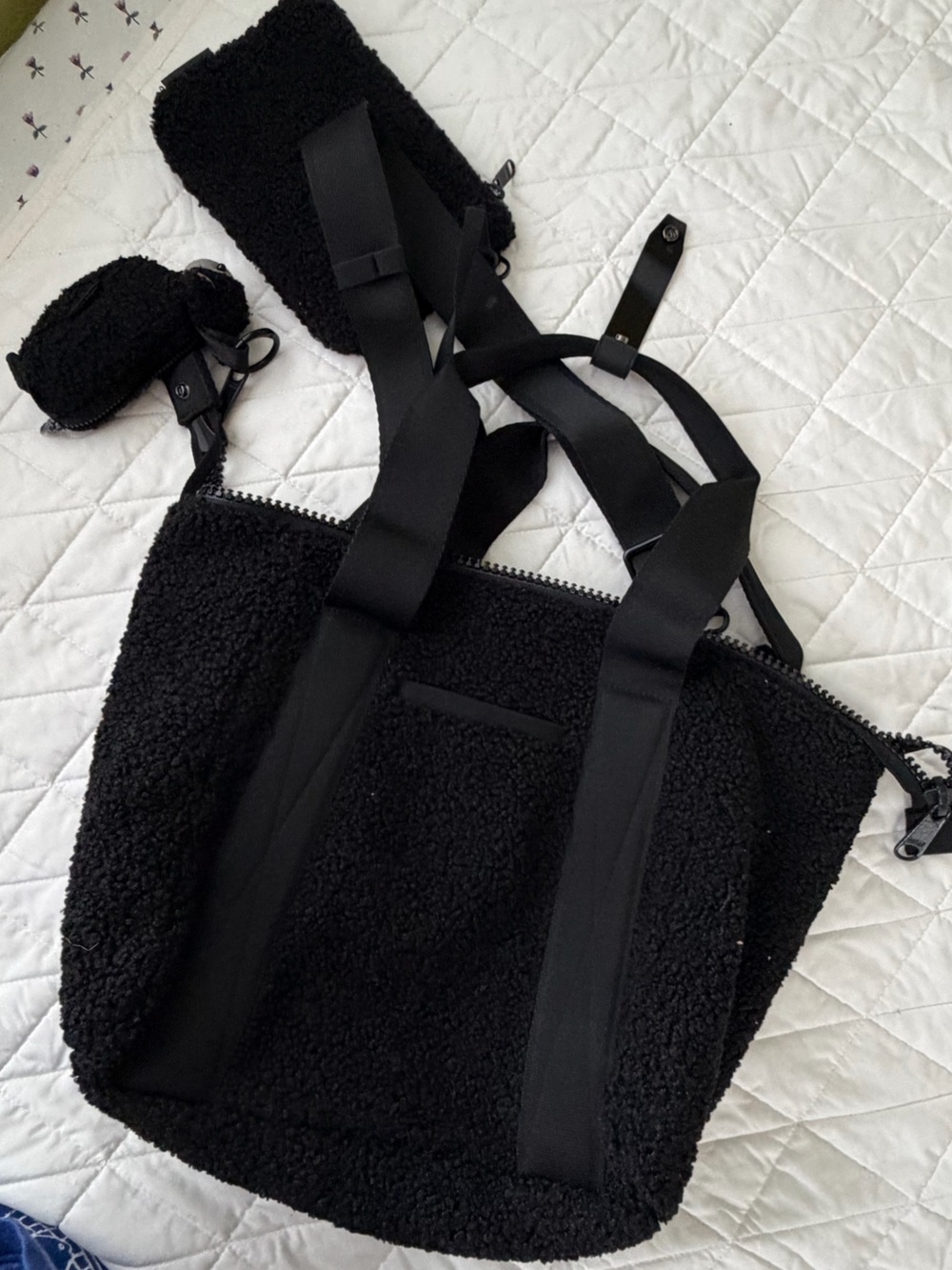 Excellent condition! Dagne Dover Onyx Shearling Black Sherpa Purse/Bag - Picture 5 of 7